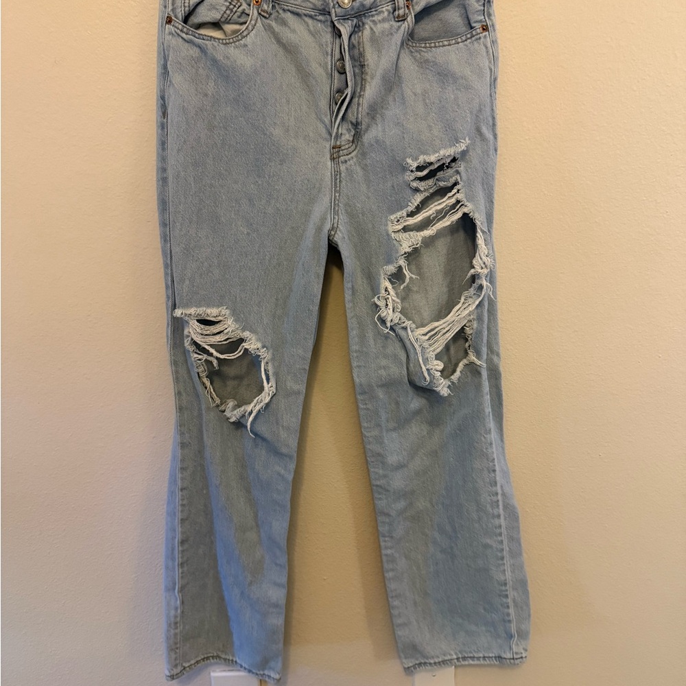 Casual Distressed Boyfriend Jeans in Light Blue